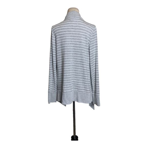 Romeo & Juliet gray striped long sleeves open front cardigan size M - Picture 9 of 9